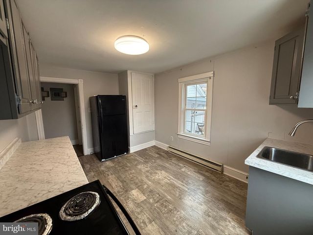 8 S MAPLE AVE, Brunswick, MD 21716
