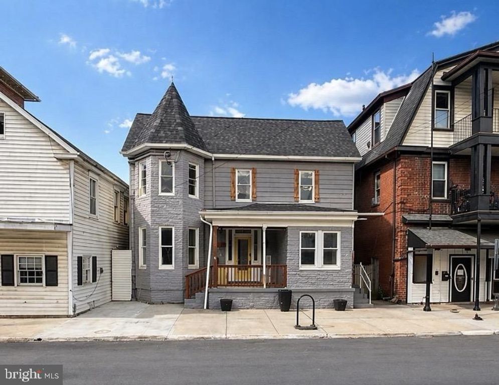 8 S MAPLE AVE, Brunswick, MD 21716