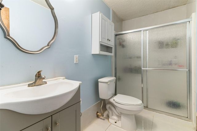 103 S Ringgold Street, West Columbia, TX 77486