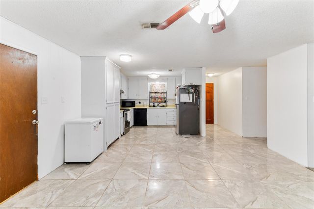 103 S Ringgold Street, West Columbia, TX 77486