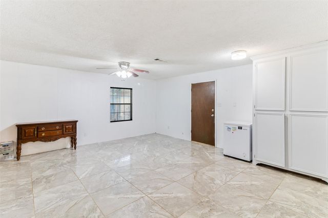 103 S Ringgold Street, West Columbia, TX 77486