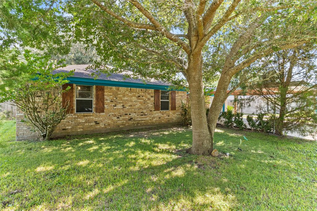 103 S Ringgold Street, West Columbia, TX 77486