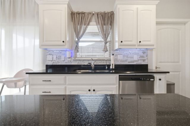 10928 Middleglen Road, Fort Worth, TX 76052