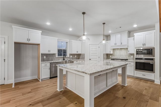 1440 Dresden Drive, Centerton, AR 72719