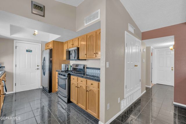 1623 PHIL GIBBS Drive, El Paso, TX 79936