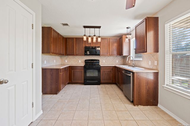 328 PRICKLY PEAR DR, Cibolo, TX 78108