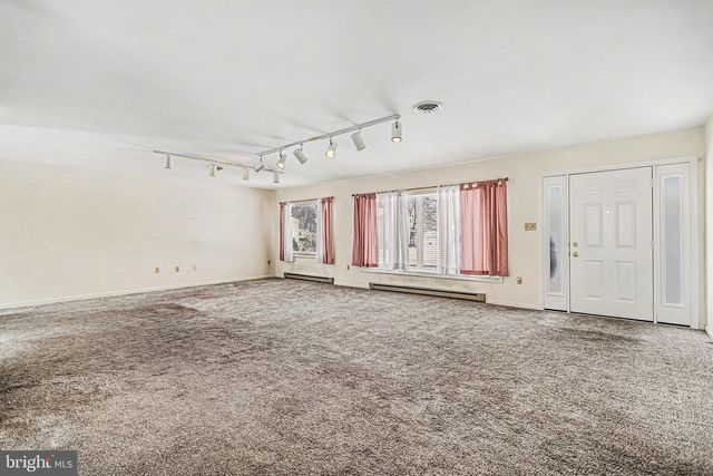 2927 WOODSHEAD TER, York, PA 17403