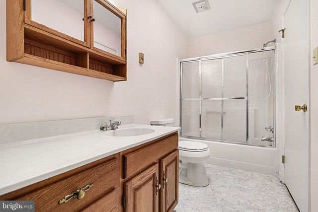 2927 WOODSHEAD TER, York, PA 17403