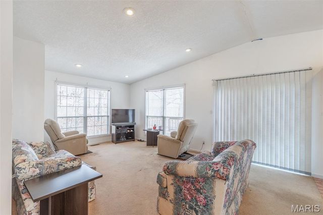 383 Red Robin, Poplar Bluff, MO 63901