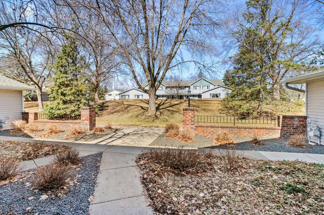 7646 13th Street N, Oakdale, MN 55128