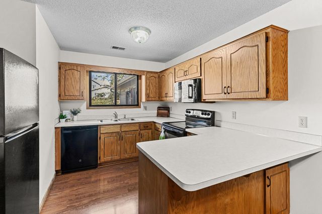 7646 13th Street N, Oakdale, MN 55128