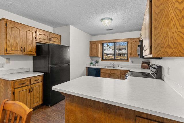 7646 13th Street N, Oakdale, MN 55128