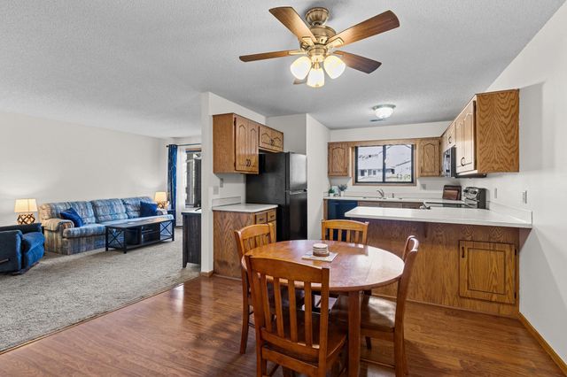 7646 13th Street N, Oakdale, MN 55128