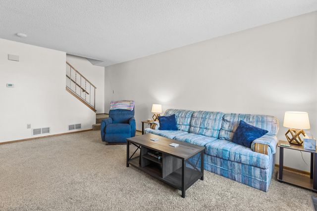 7646 13th Street N, Oakdale, MN 55128