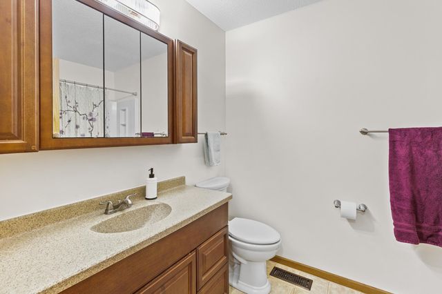 7646 13th Street N, Oakdale, MN 55128