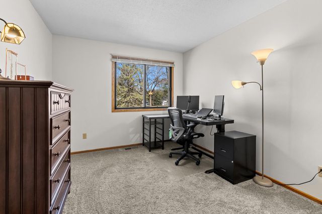 7646 13th Street N, Oakdale, MN 55128