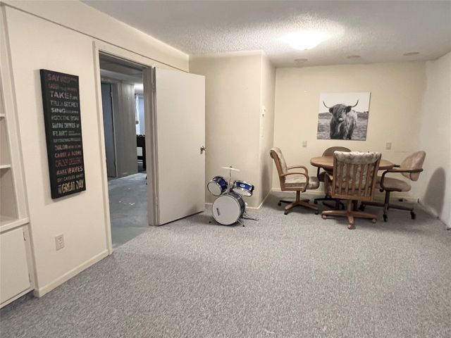 808 E 14th Street S, Newton, IA 50208