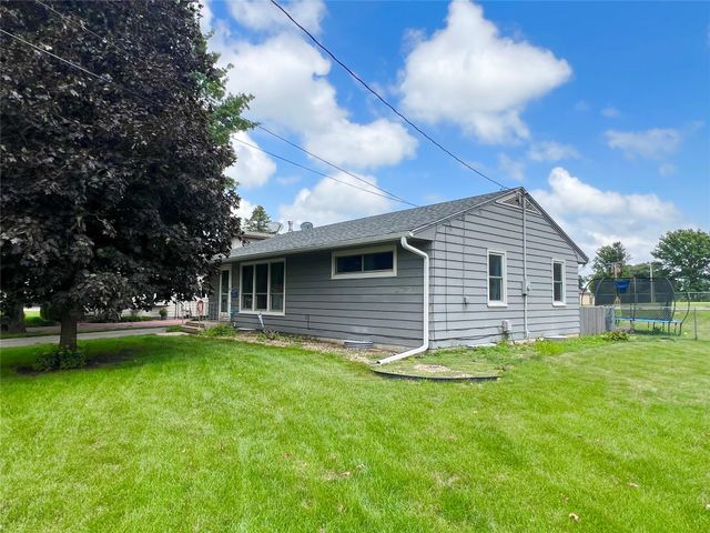 808 E 14th Street S, Newton, IA 50208