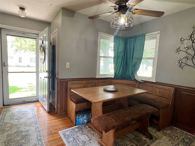 808 E 14th Street S, Newton, IA 50208