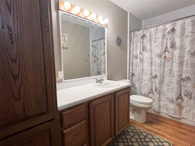 808 E 14th Street S, Newton, IA 50208