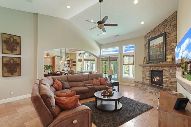 181 Willow Wood Rd, Woodbridge, CA 95258