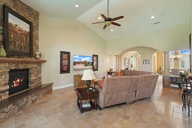 181 Willow Wood Rd, Woodbridge, CA 95258