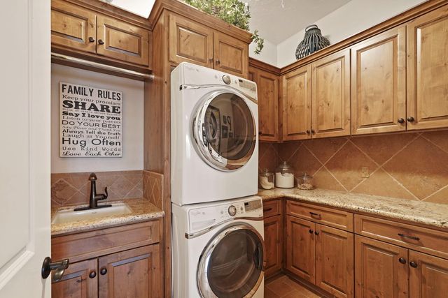 181 Willow Wood Rd, Woodbridge, CA 95258