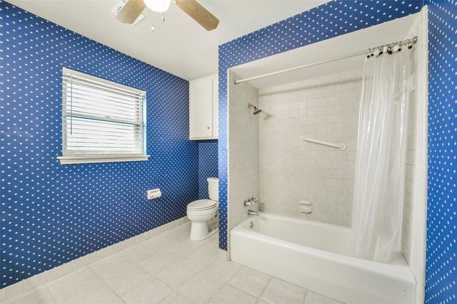 1423 Ash Meadow Drive, Houston, TX 77090