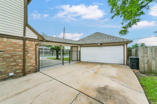 1423 Ash Meadow Drive, Houston, TX 77090