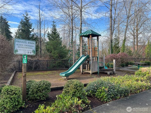 364 Field Place NE, Renton, WA 98059