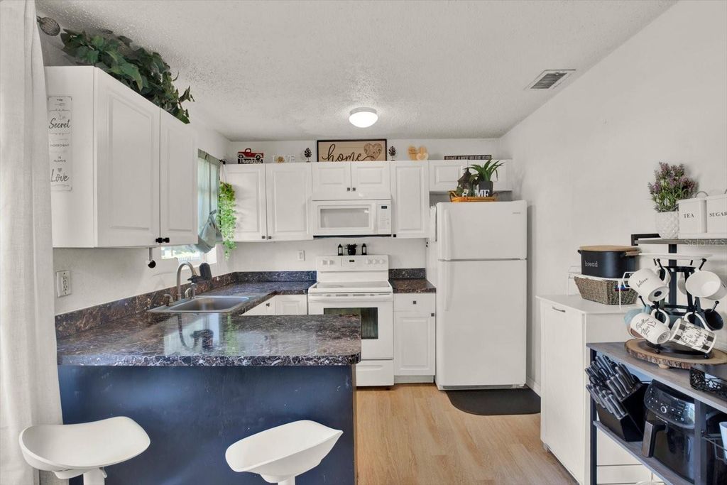Image 6 of property listing at 2706 E 22ND AVENUE, Tampa, FL 33605