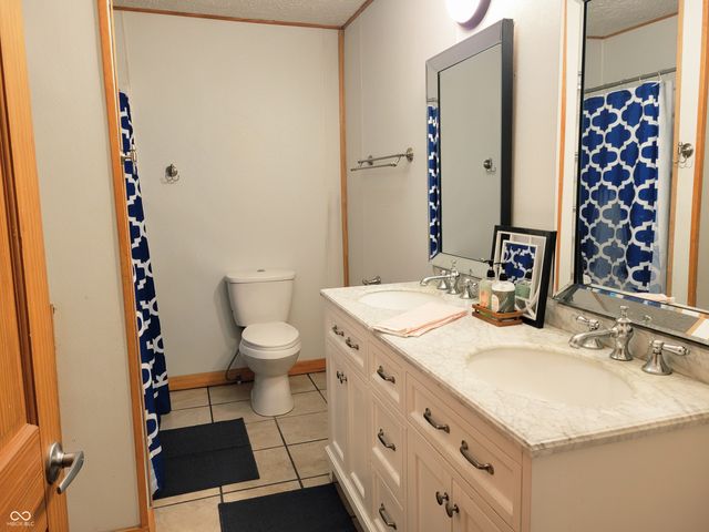 12546 S Hillview Drive, Columbus, IN 47201