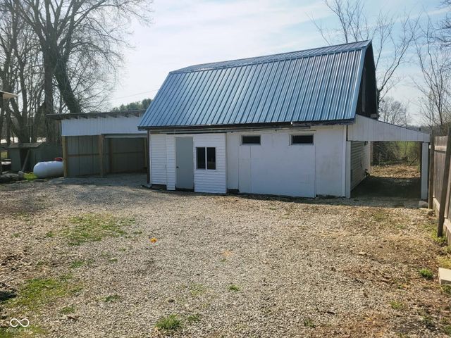 12546 S Hillview Drive, Columbus, IN 47201