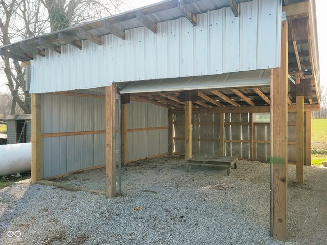 12546 S Hillview Drive, Columbus, IN 47201