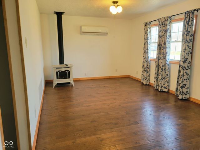 12546 S Hillview Drive, Columbus, IN 47201