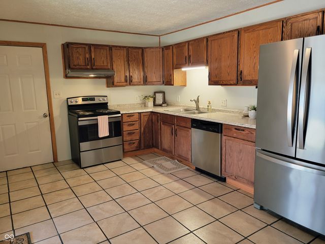 12546 S Hillview Drive, Columbus, IN 47201