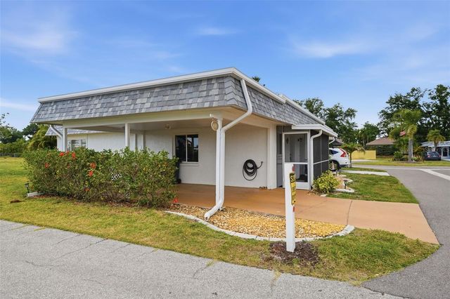 690 CIRCLEWOOD DRIVE W8, Venice, FL 34293