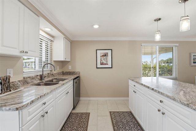 690 CIRCLEWOOD DRIVE W8, Venice, FL 34293