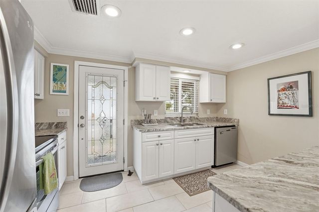 690 CIRCLEWOOD DRIVE W8, Venice, FL 34293