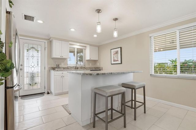 690 CIRCLEWOOD DRIVE W8, Venice, FL 34293