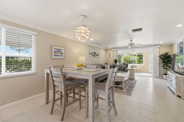 690 CIRCLEWOOD DRIVE W8, Venice, FL 34293