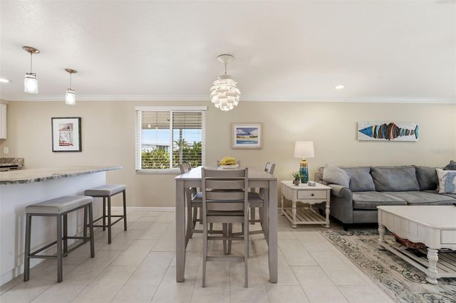 690 CIRCLEWOOD DRIVE W8, Venice, FL 34293