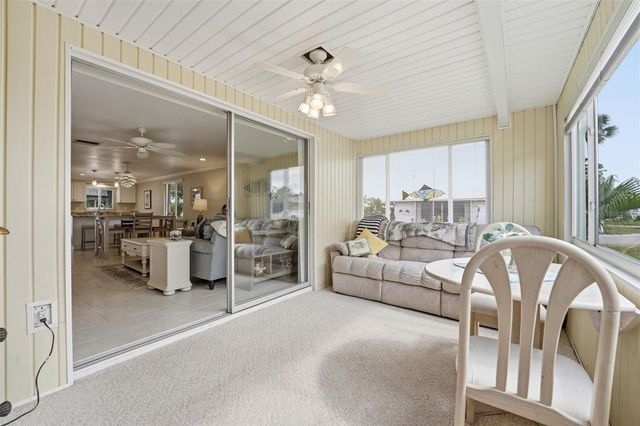 690 CIRCLEWOOD DRIVE W8, Venice, FL 34293