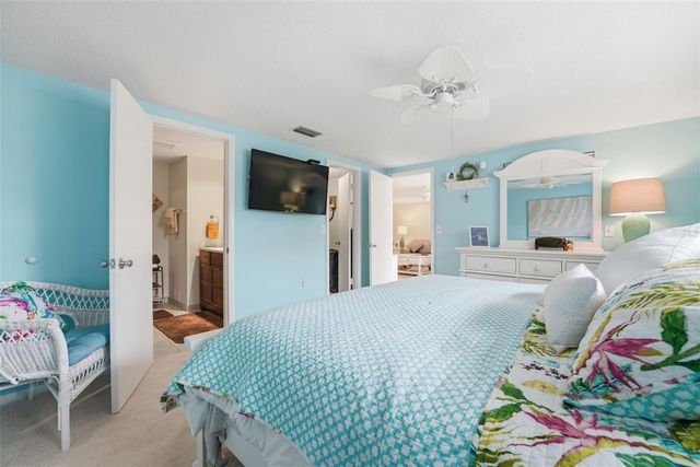 690 CIRCLEWOOD DRIVE W8, Venice, FL 34293