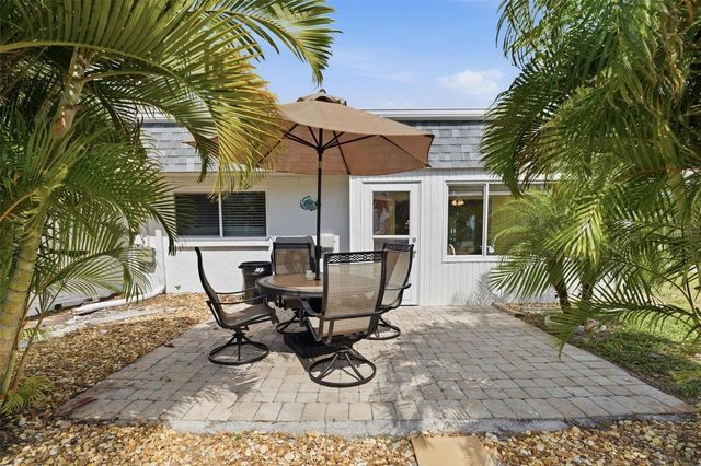 690 CIRCLEWOOD DRIVE W8, Venice, FL 34293