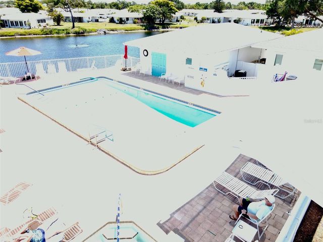690 CIRCLEWOOD DRIVE W8, Venice, FL 34293