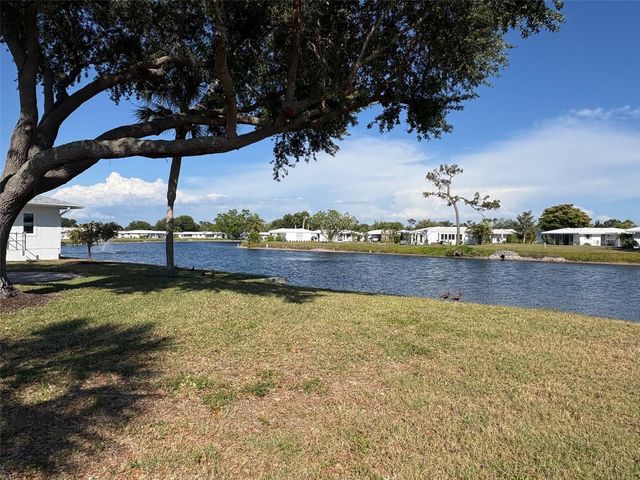 690 CIRCLEWOOD DRIVE W8, Venice, FL 34293