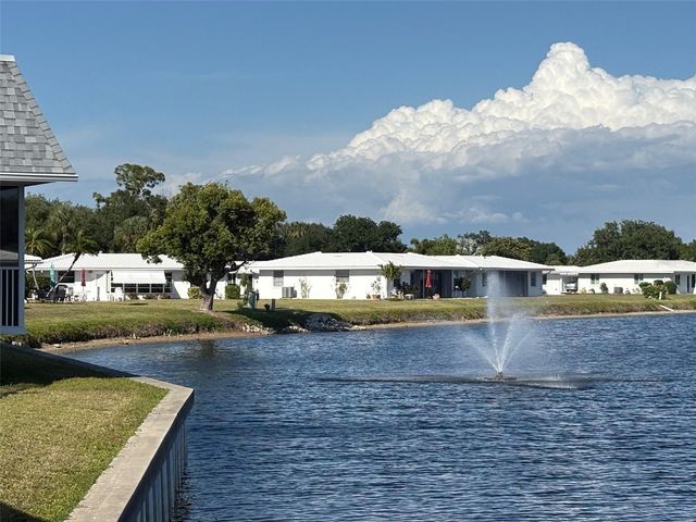 690 CIRCLEWOOD DRIVE W8, Venice, FL 34293