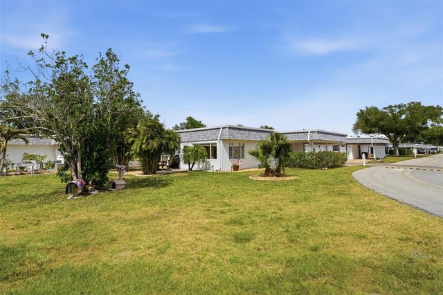 690 CIRCLEWOOD DRIVE W8, Venice, FL 34293