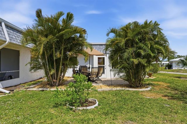 690 CIRCLEWOOD DRIVE W8, Venice, FL 34293